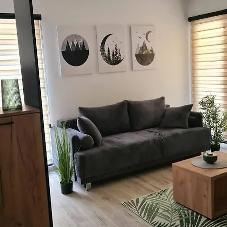 Part Apartment *