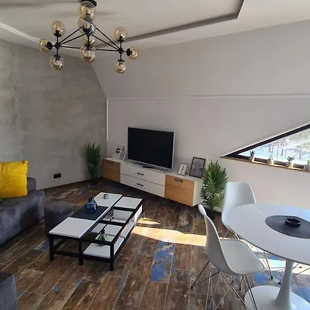 Part Apartment *